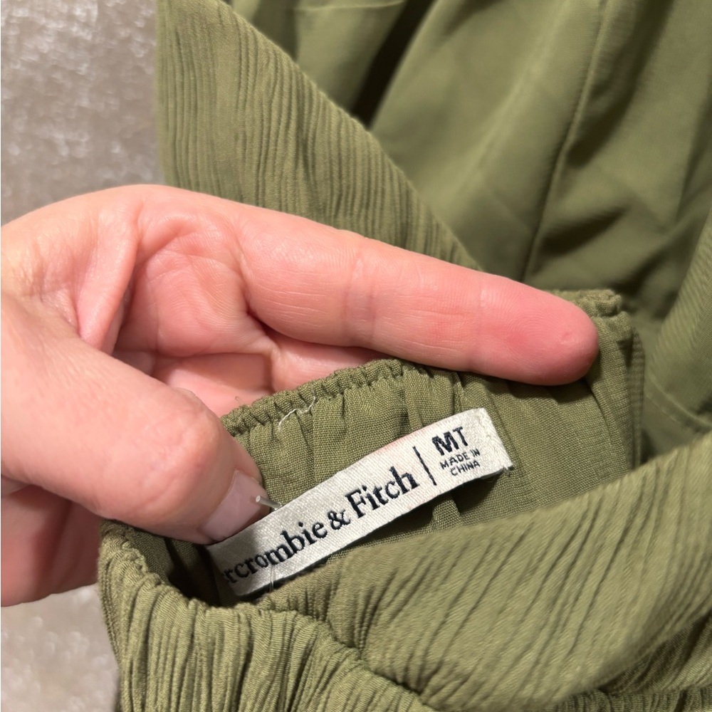 Abercrombie & Fitch Green Plisse Halter Maxi dress size Medium - Picture 4 of 8